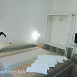 ベッド・アンド・ブレックファスト L'altare Bianco ヴィエステ